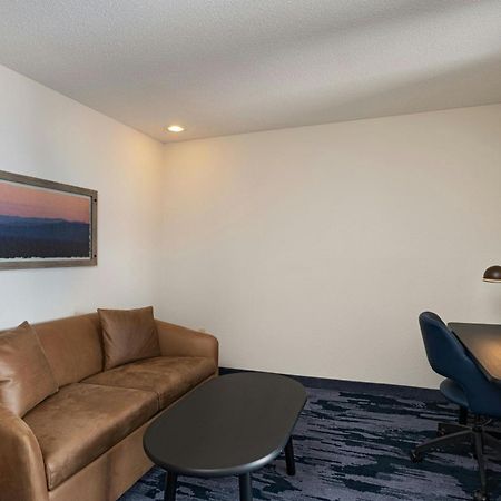 Fairfield Inn & Suites Kansas City Airport Exterior photo