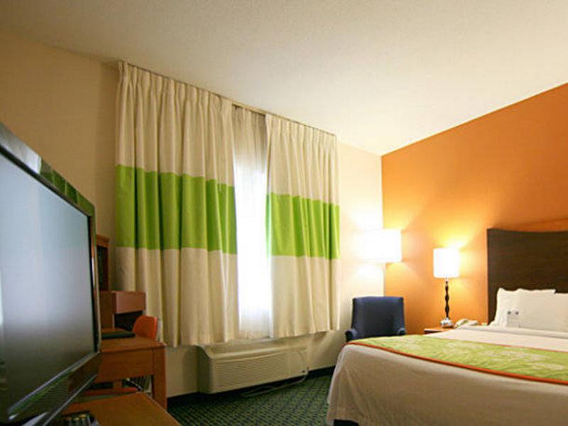 Fairfield Inn & Suites Kansas City Airport Exterior photo