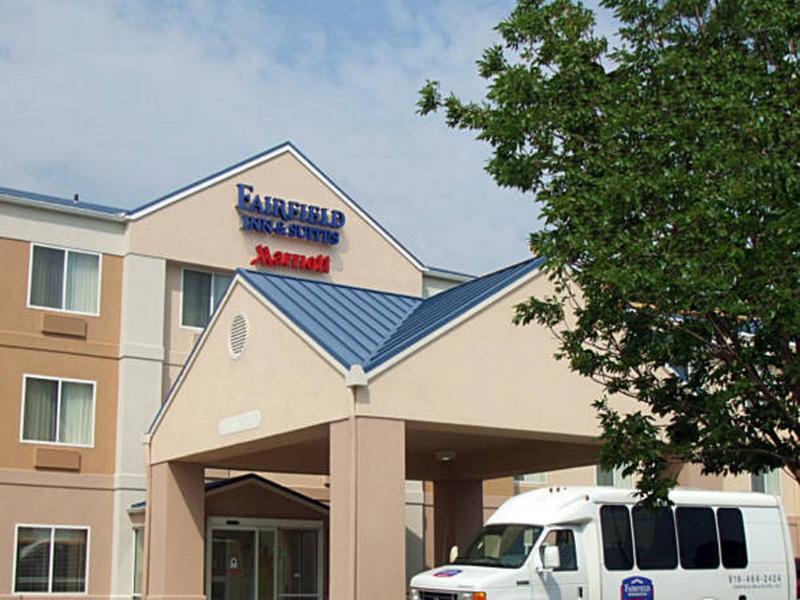 Fairfield Inn & Suites Kansas City Airport Exterior photo