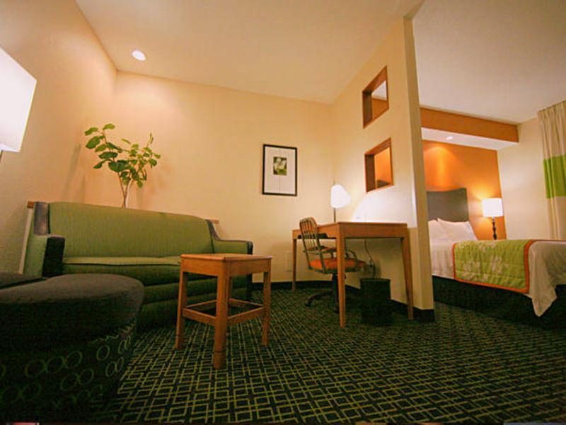 Fairfield Inn & Suites Kansas City Airport Exterior photo