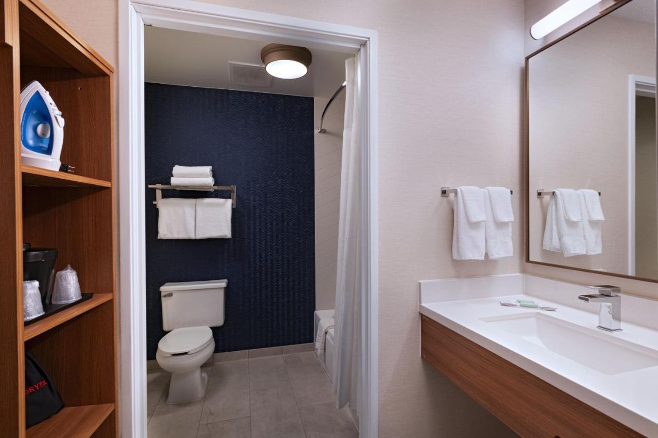 Fairfield Inn & Suites Kansas City Airport Exterior photo