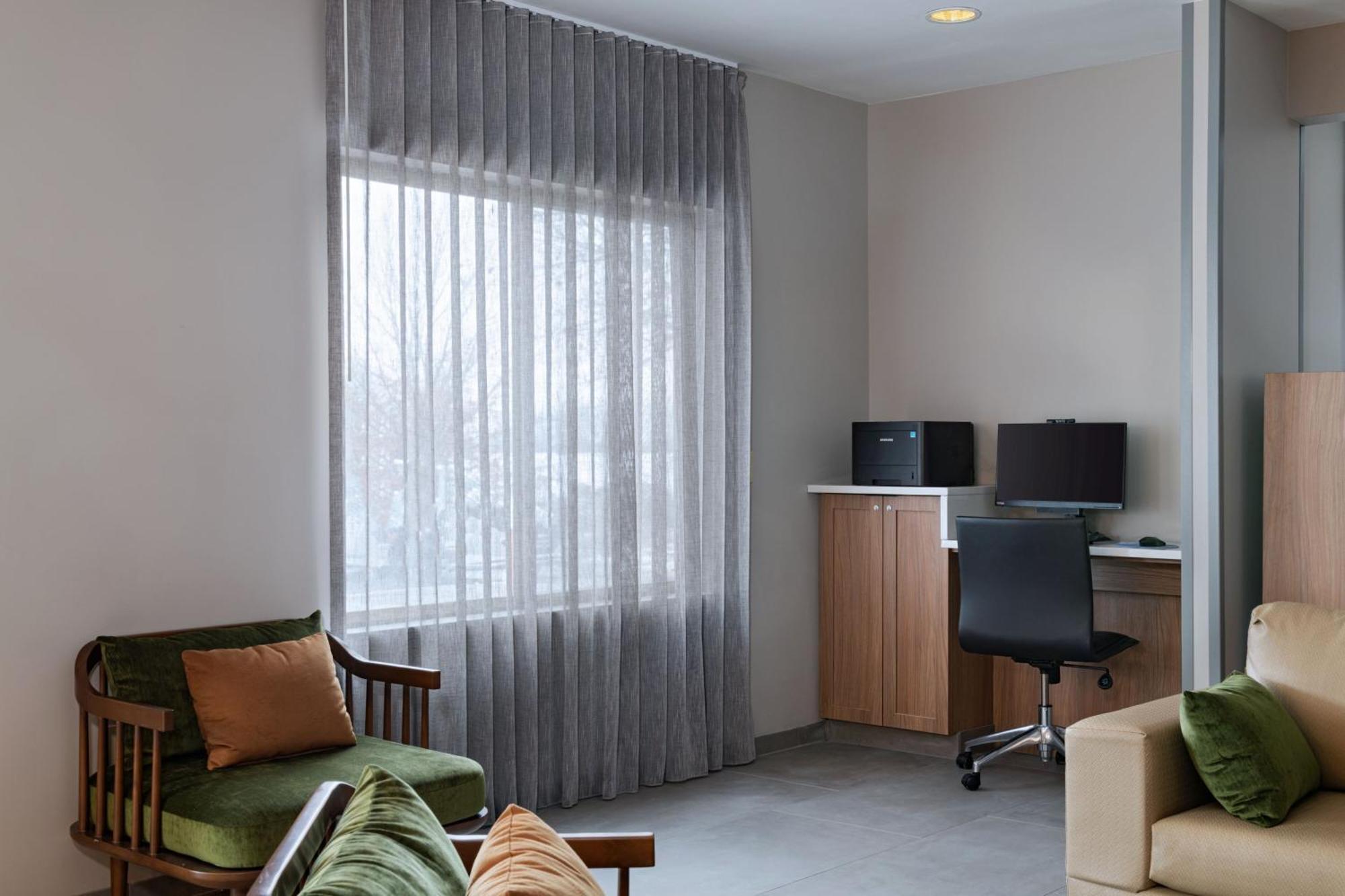 Fairfield Inn & Suites Kansas City Airport Exterior photo
