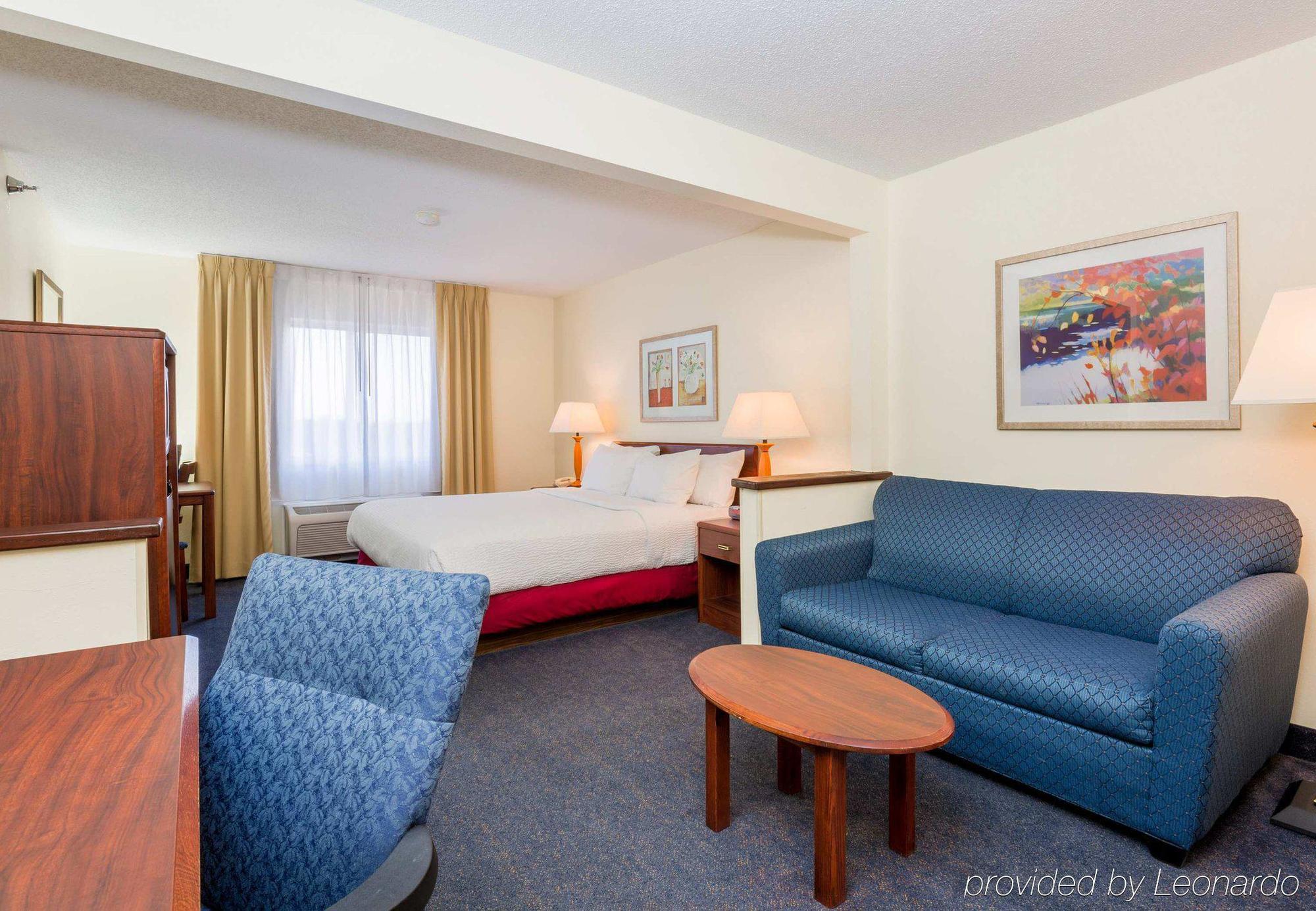 Fairfield Inn & Suites Kansas City Airport Exterior photo