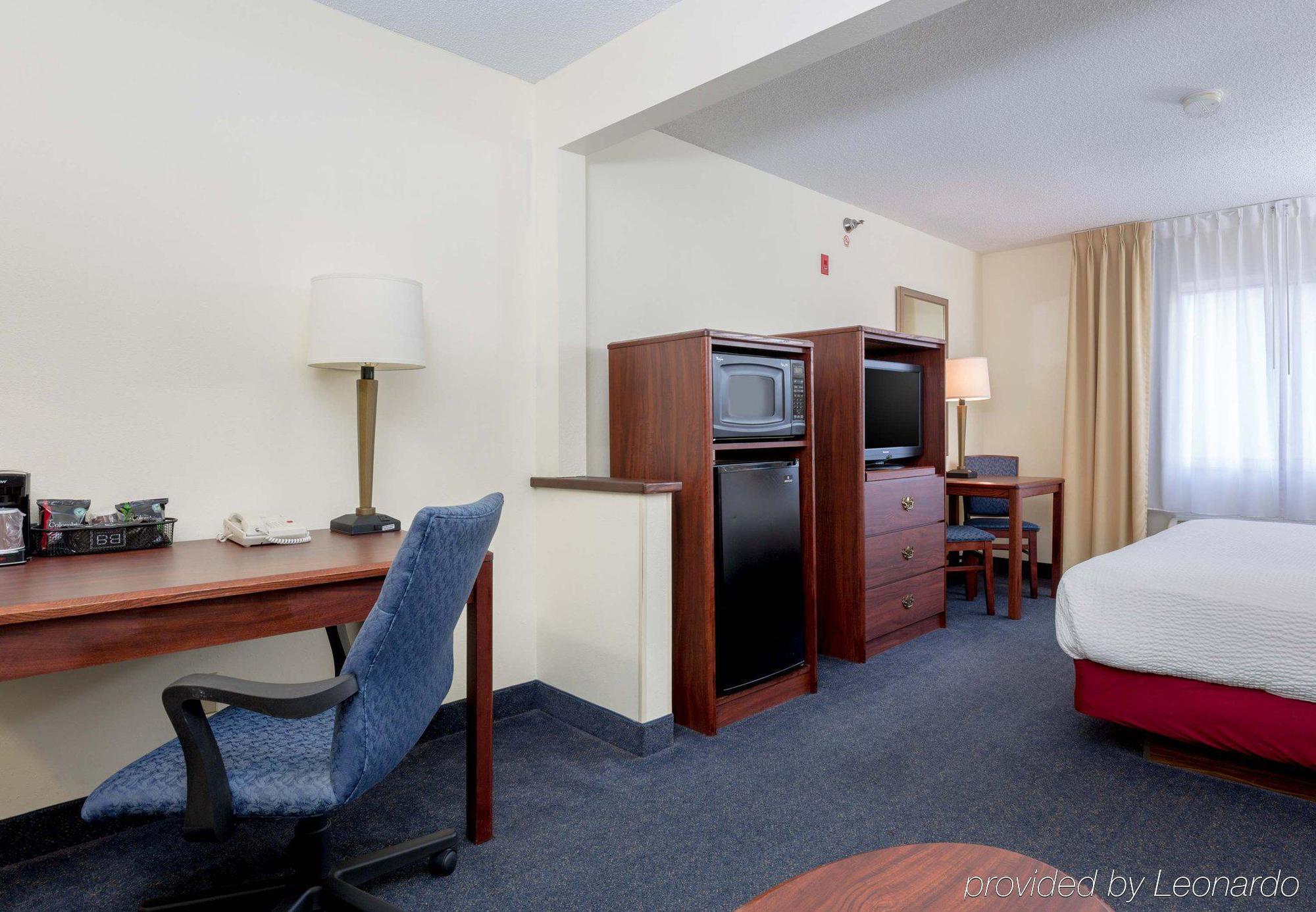 Fairfield Inn & Suites Kansas City Airport Exterior photo