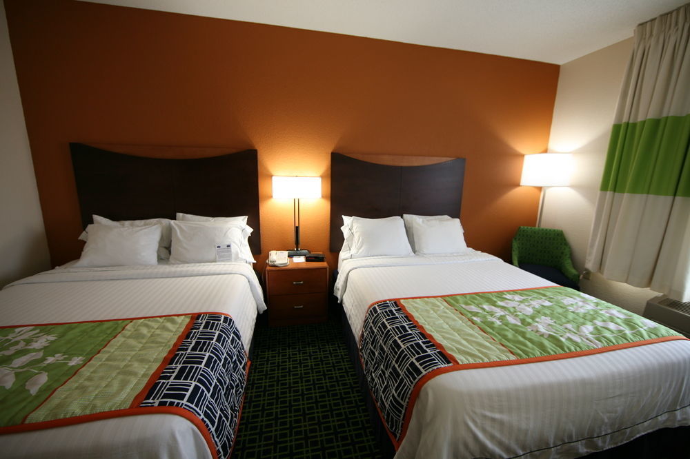 Fairfield Inn & Suites Kansas City Airport Exterior photo