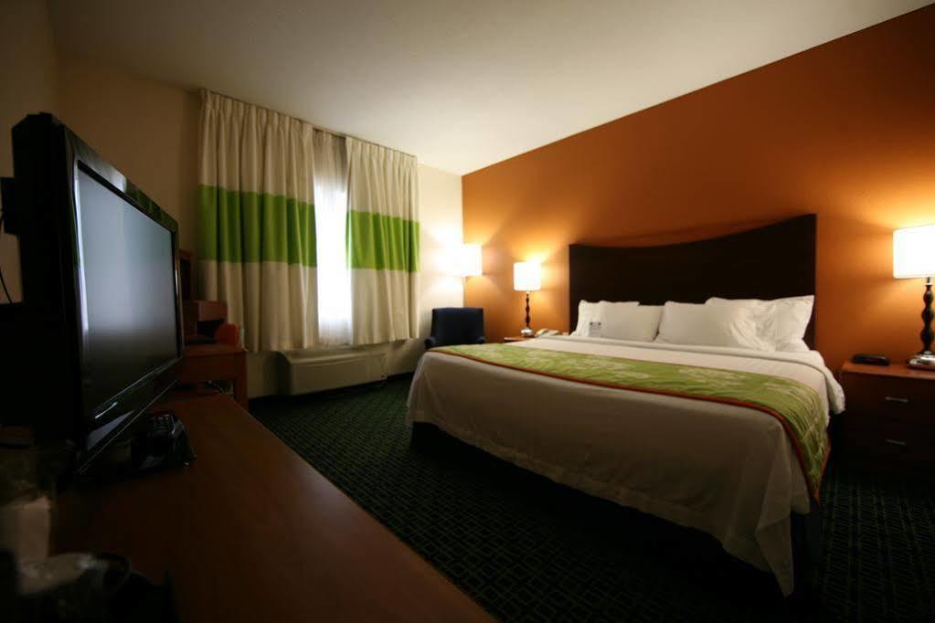 Fairfield Inn & Suites Kansas City Airport Exterior photo